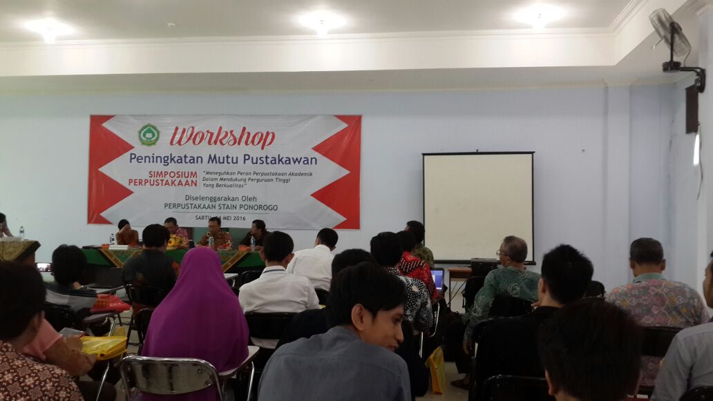 Partisipasi sebagai Pemakalah dalam Simposium Nasional Bidang Perpustakaan di STAIN Ponorogo