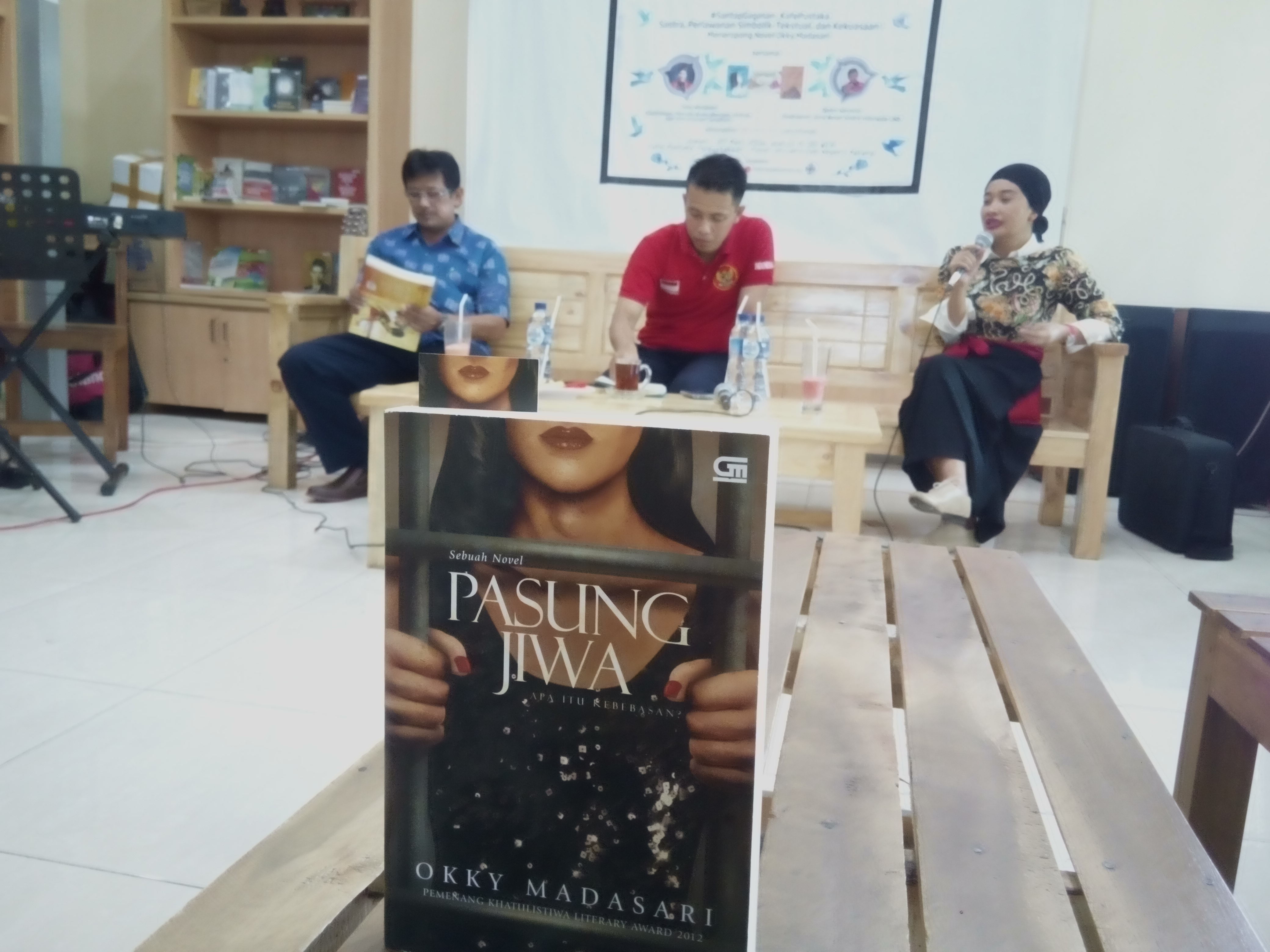 SANTAP GAGASAN BERSAMA PROF. DJOKO SARYONO DAN OKKY MADASARY