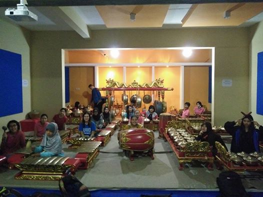 MAHASISWA THAILAND BELAJAR BAHASA INDONESIA MELALUI SENI PERAN