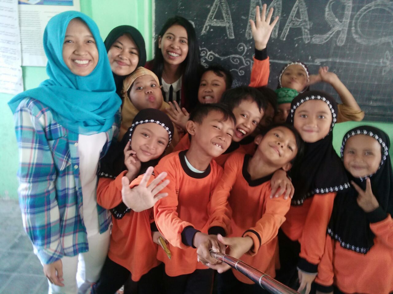 Menjadi Guru di ‘Sasindo Mengajar’