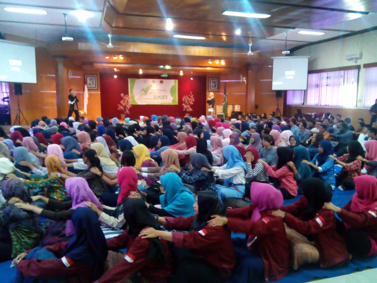 HMJ dan SKI Ajak Maba Tremos (Training Motivation)