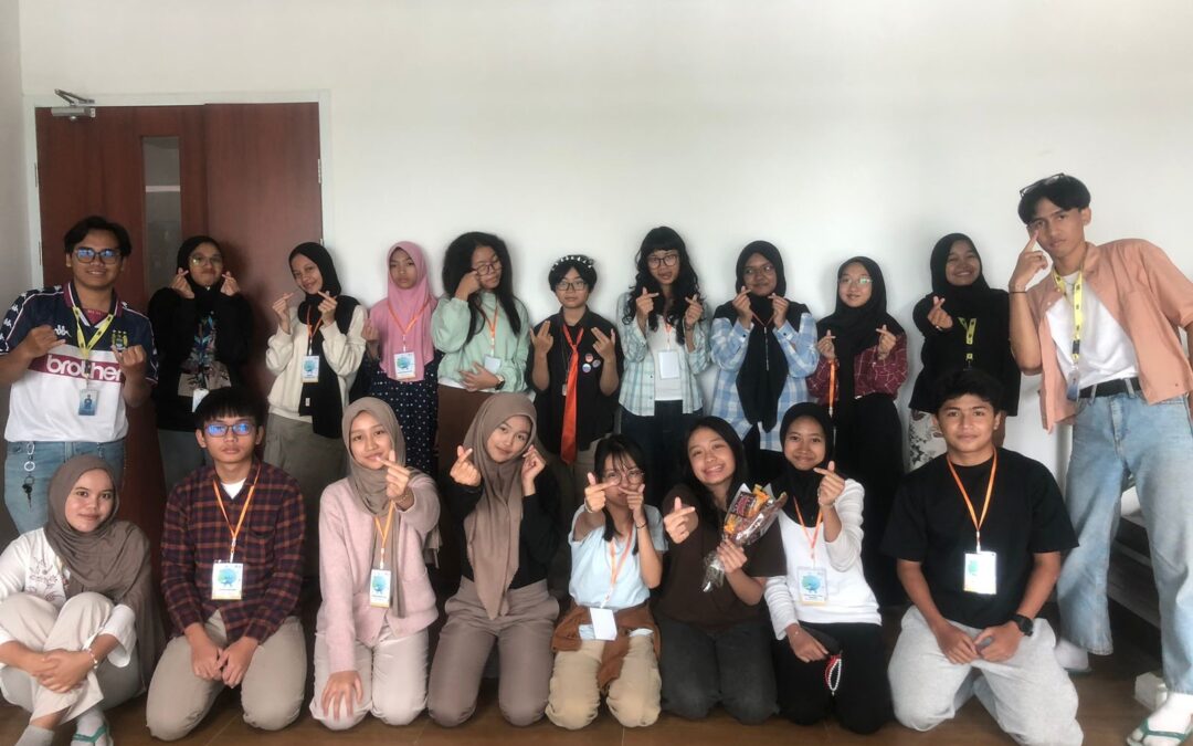 Isi Liburan Sekolah, Mahasiswa UM Ajak Pelajar Malang Belajar Jurnalistik dan Aksara Jawa