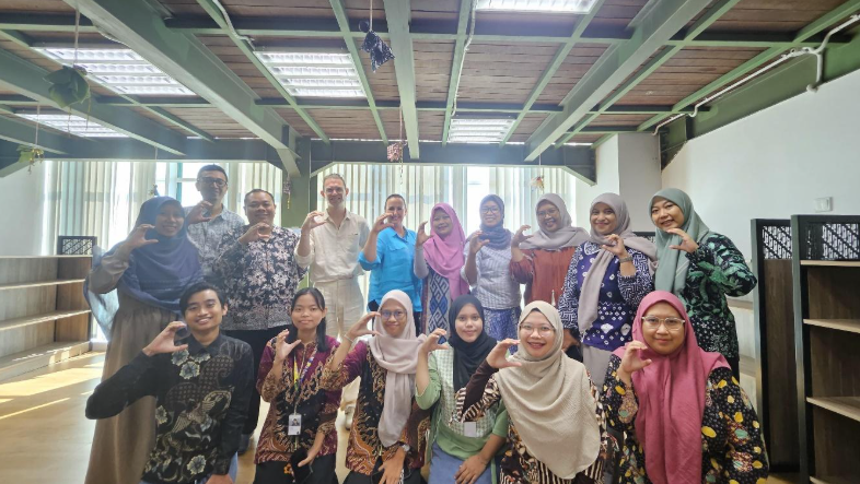 Guru Australia Berbagi Pengalaman Mengajar Bahasa Indonesia di UM