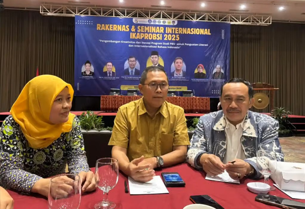 Rakernas dan Seminar Internasional IKAPROBSI 2025: Sinergi Keilmuan PBSI untuk Literasi dan Internasionalisasi